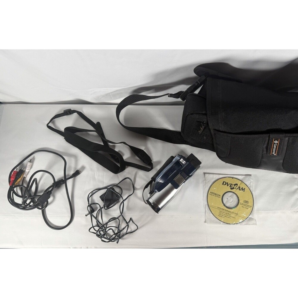 Hitachi DVDCAM DZ-MV550A Camcorder 18x Optical Zoom DVD-RAM SD Card w/ Accessor…